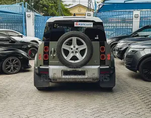 Land Rover Defender SE 2021 Green