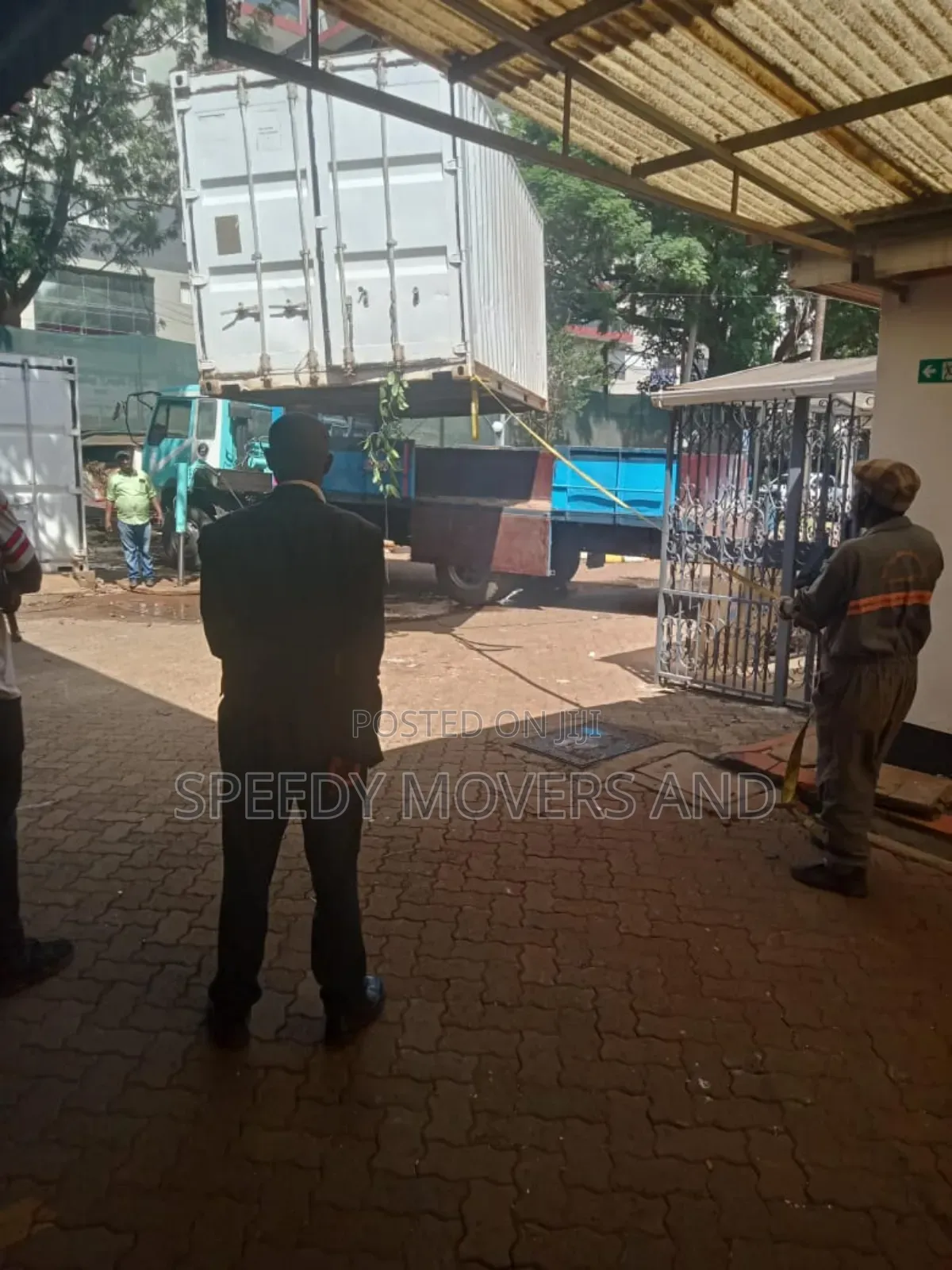 Uplifting Cranes With Trucks Are Accessible for Jobs and Errands