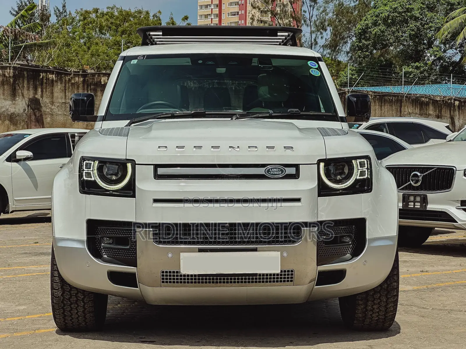 Land Rover Defender SE 2023 Off white