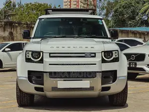 Land Rover Defender SE 2023 Off white