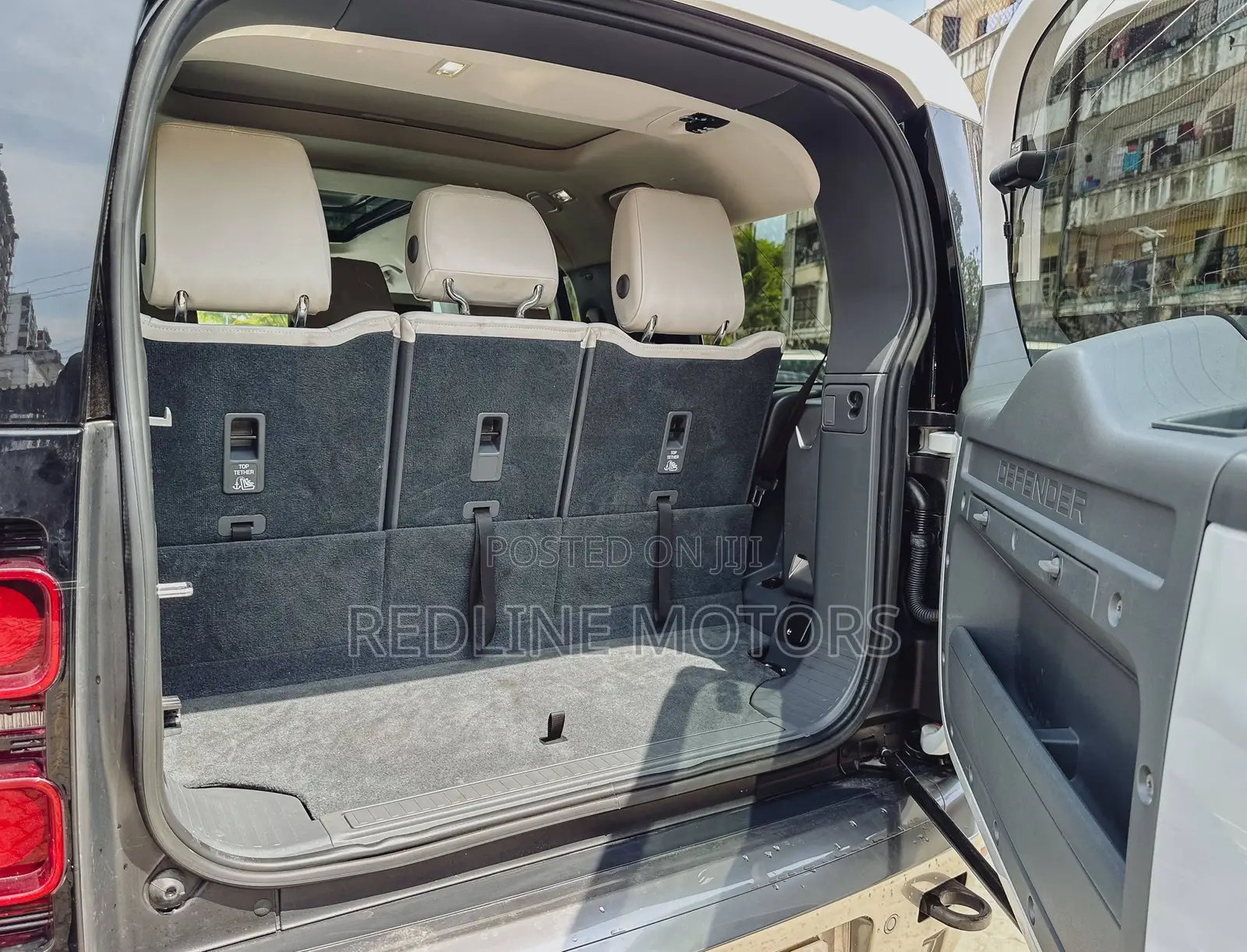 Land Rover Defender SE 2023 Off white
