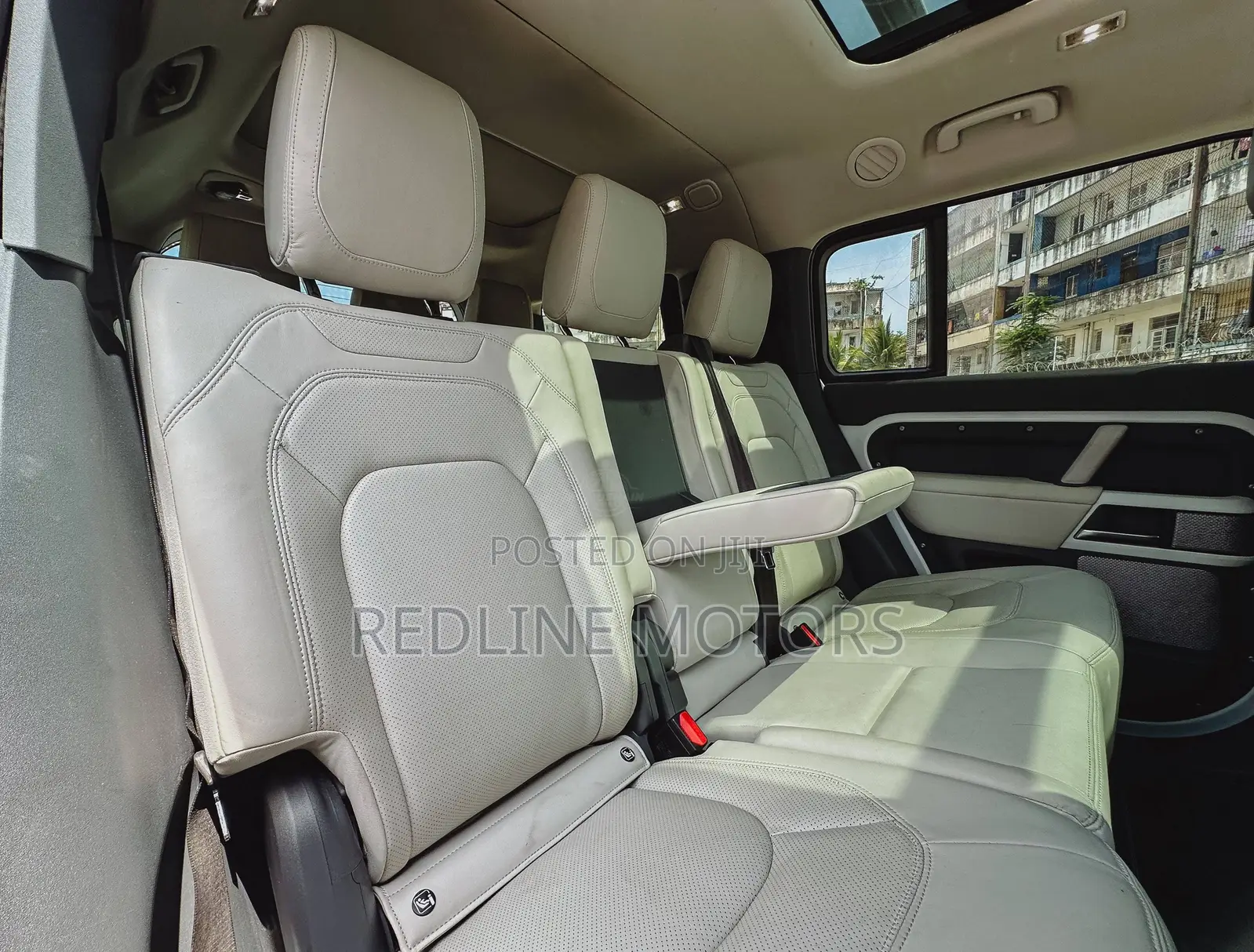 Land Rover Defender SE 2023 Off white