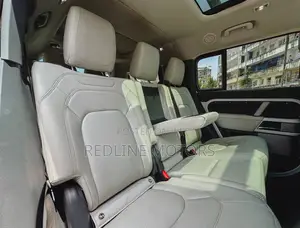 Land Rover Defender SE 2023 Off white
