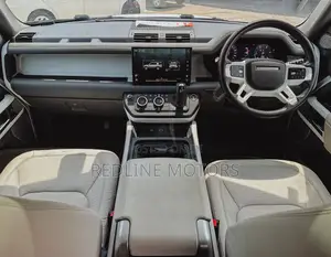 Land Rover Defender SE 2023 Off white