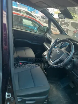Toyota Noah 2018 Purple