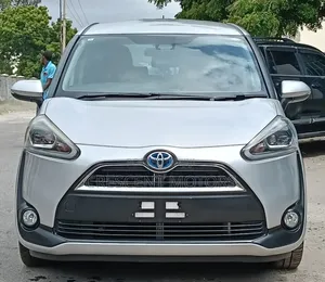 Toyota Sienta 2019 Silver