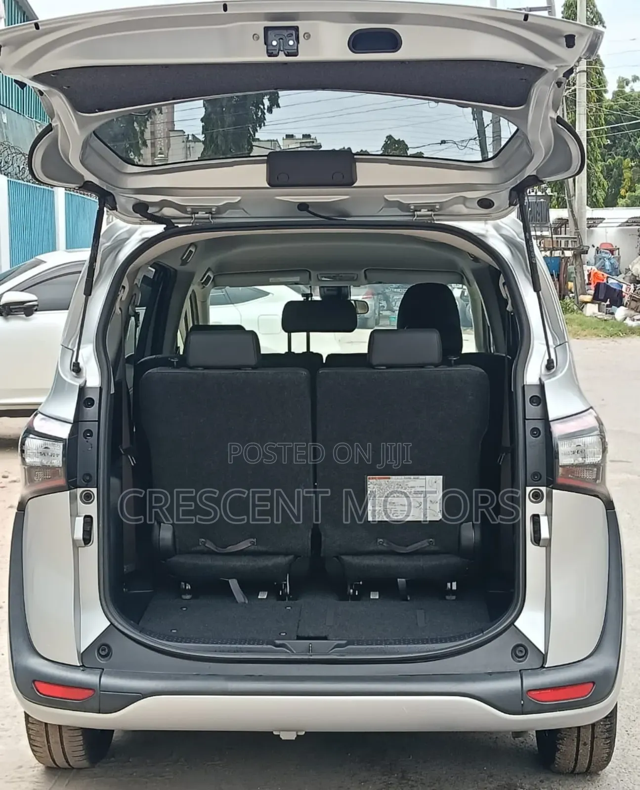 Toyota Sienta 2019 Silver