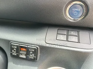 Toyota Sienta 2019 Silver