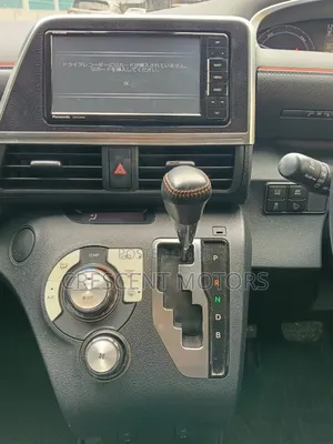 Toyota Sienta 2019 Silver