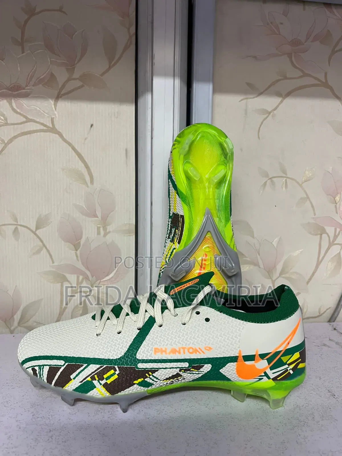 Phantom Football Boots
Sizes 37,38,39,40