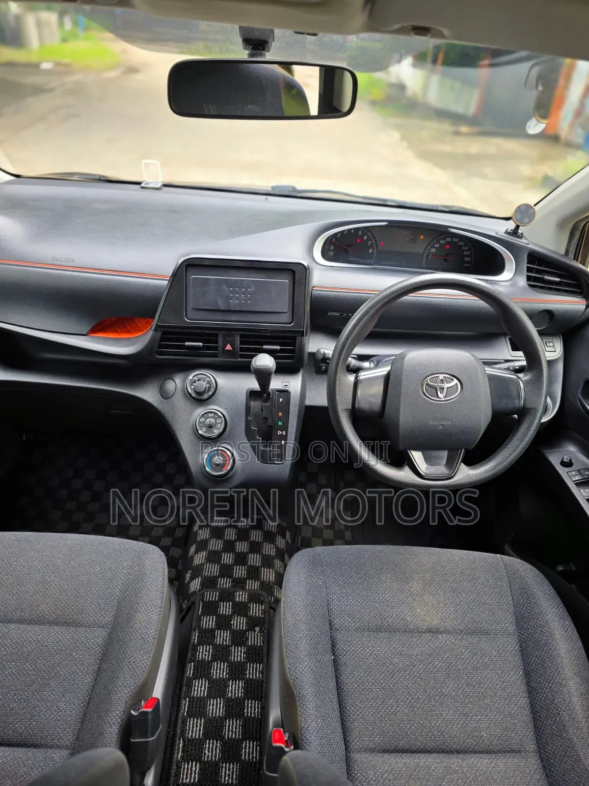 Toyota Sienta 2019 Brown