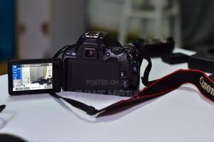 Canon 250d, 3 Batteries and Charger