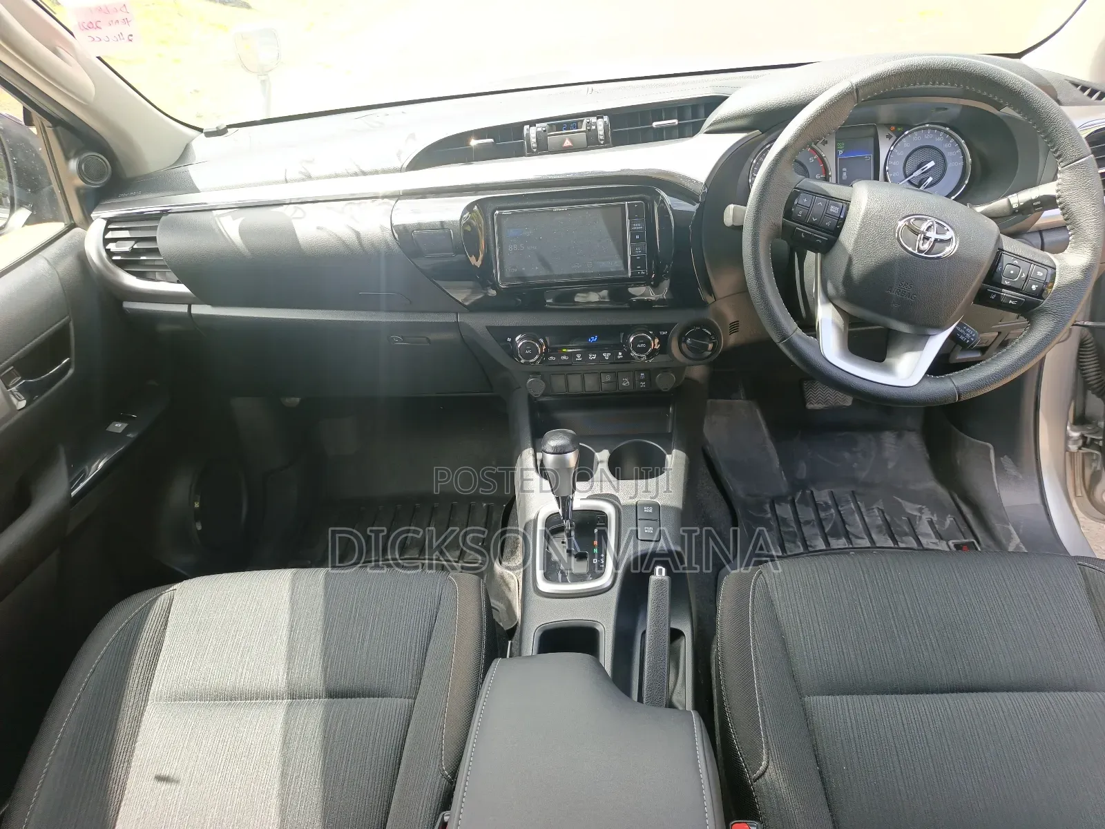 Toyota Hilux 2022 Silver
