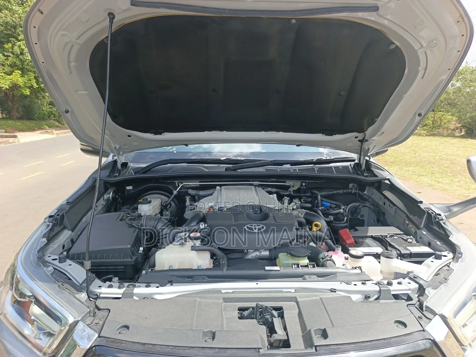 Toyota Hilux 2022 Silver