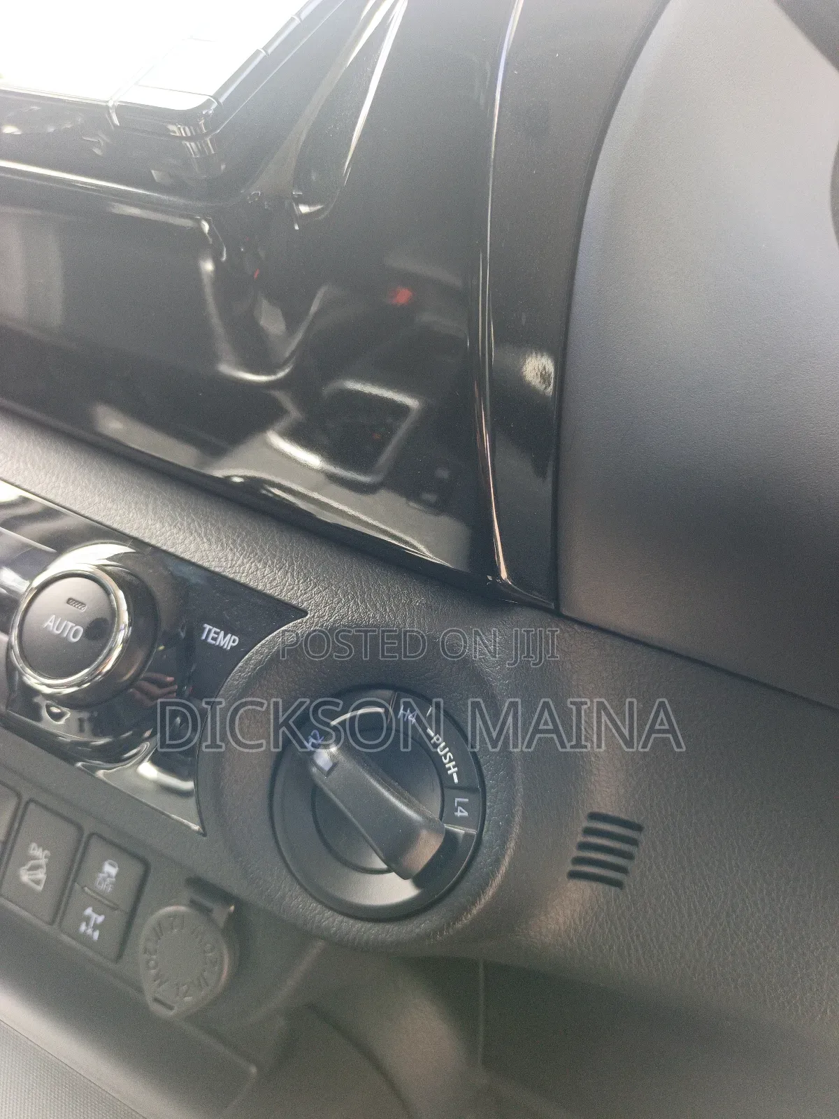 Toyota Hilux 2022 Silver