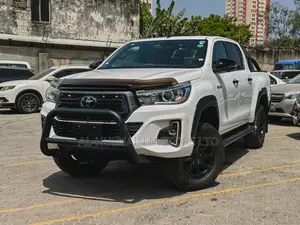 Toyota Hilux Revo Double Cab Deisel 2.4 AWD 2018 White