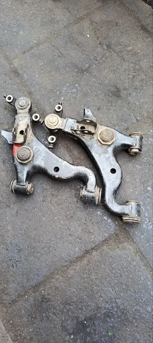 Hilux Vigo D-4d 2-wheel Drive Lower Arms.
