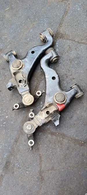 Hilux Vigo D-4d 2-wheel Drive Lower Arms.