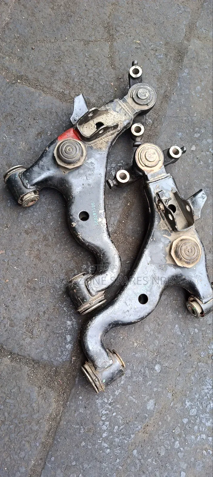Hilux Vigo D-4d 2-wheel Drive Lower Arms.