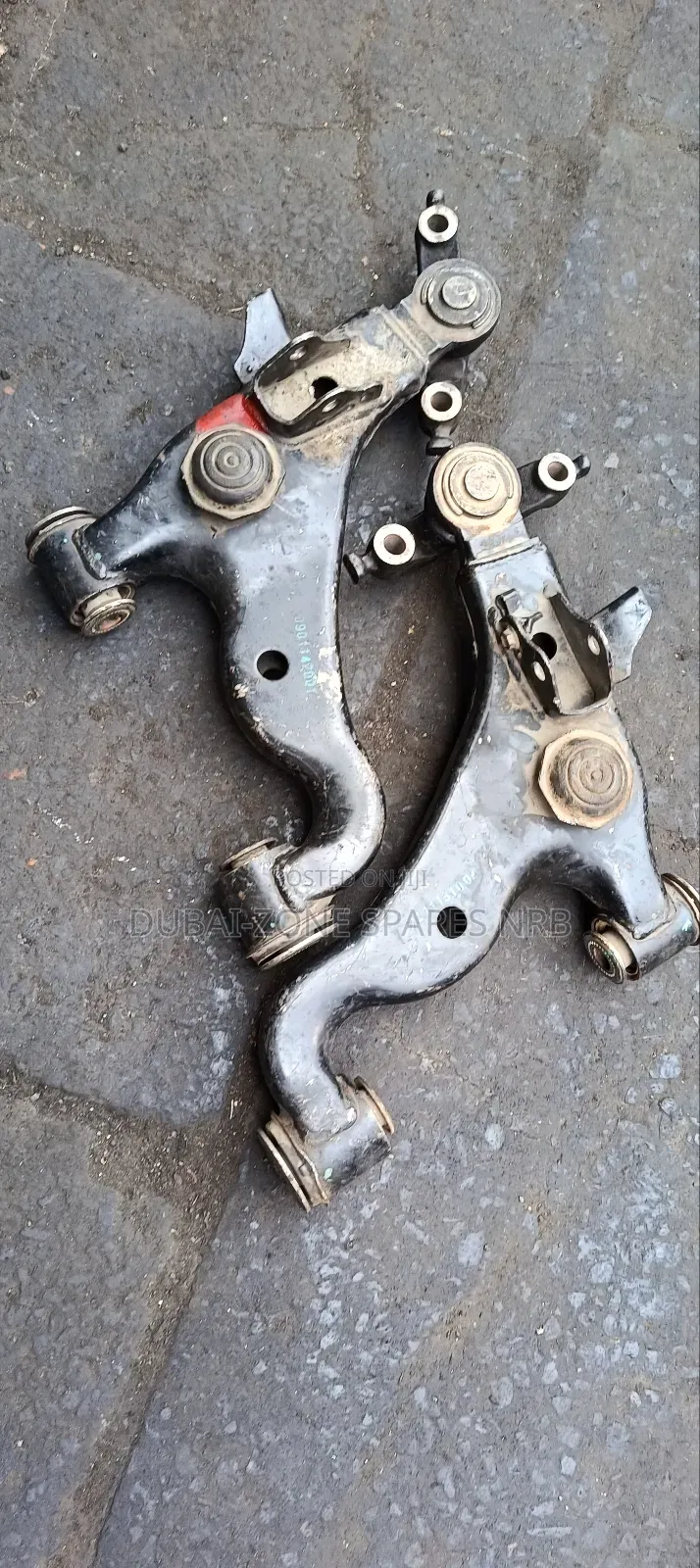Hilux Vigo D-4d 2-wheel Drive Lower Arms.