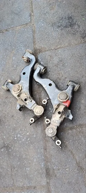 Hilux Vigo D-4d 2-wheel Drive Lower Arms.