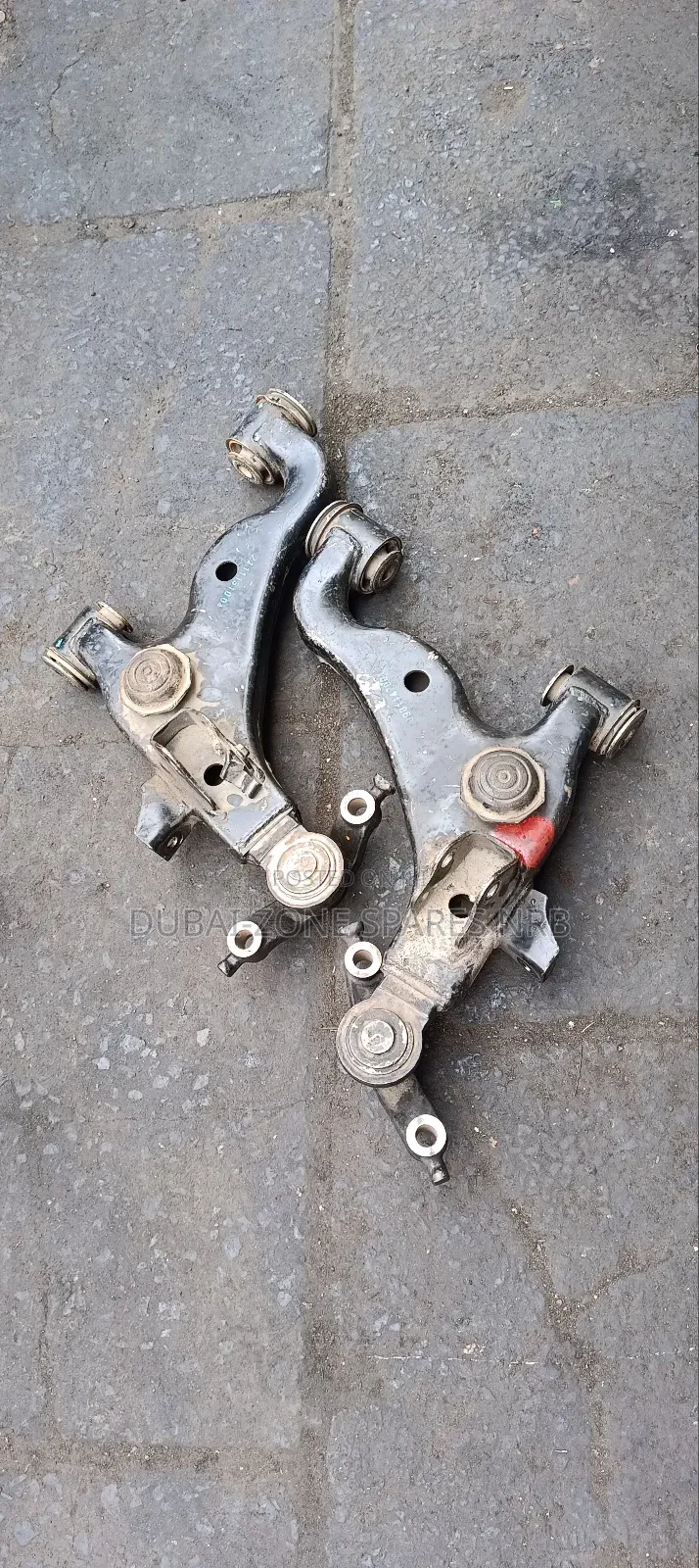 Hilux Vigo D-4d 2-wheel Drive Lower Arms.