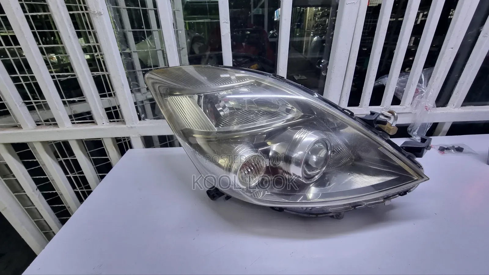Toyota Isis 2012 Headlight Xenon