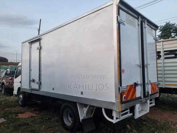 Mitsubishi Canter - thumbnail 4