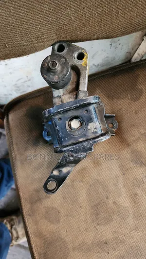 Engine Mount for Toyota Corolla/Axio/Fielder 1.5l