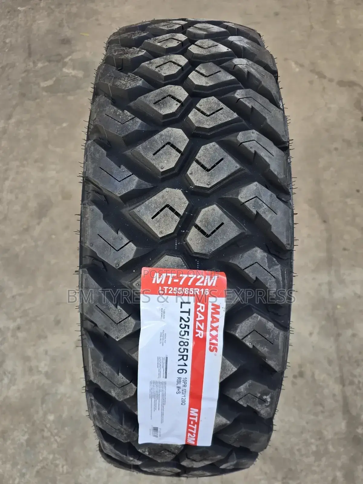 255 /85 R16 Maxxis (Mud Terrein) Thailand.