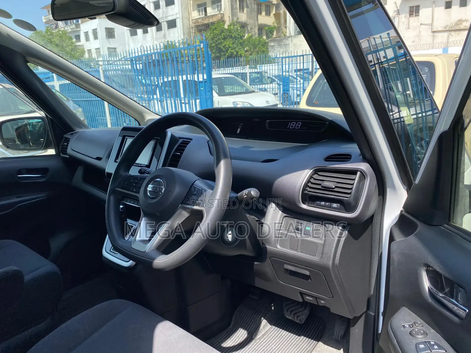 Nissan Serena 2018 White