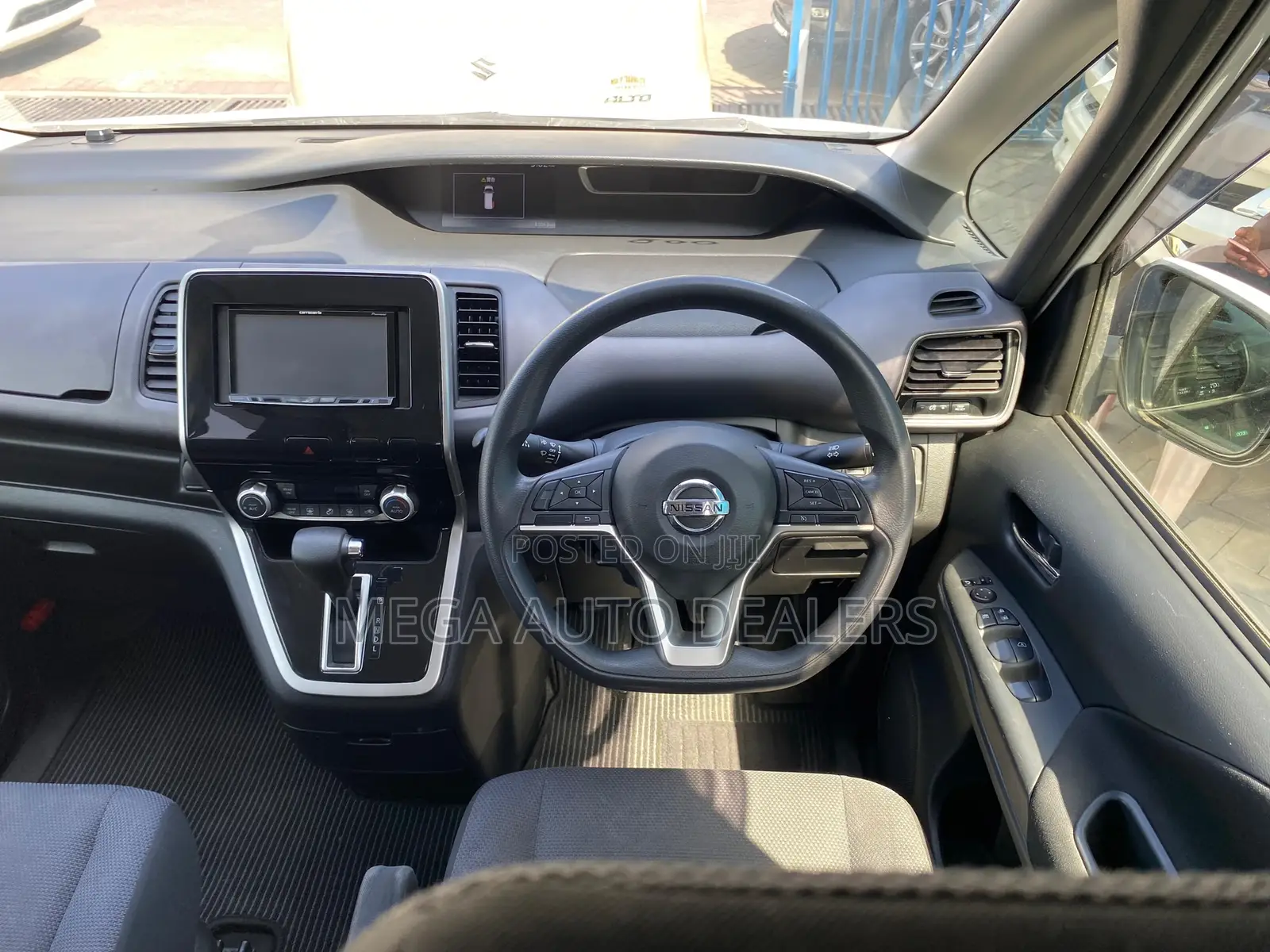 Nissan Serena 2018 White