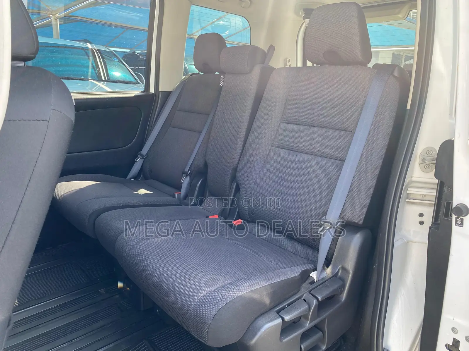 Nissan Serena 2018 White