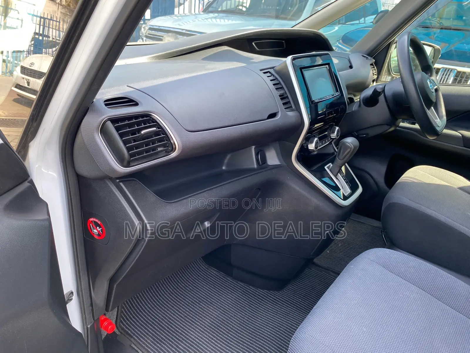 Nissan Serena 2018 White