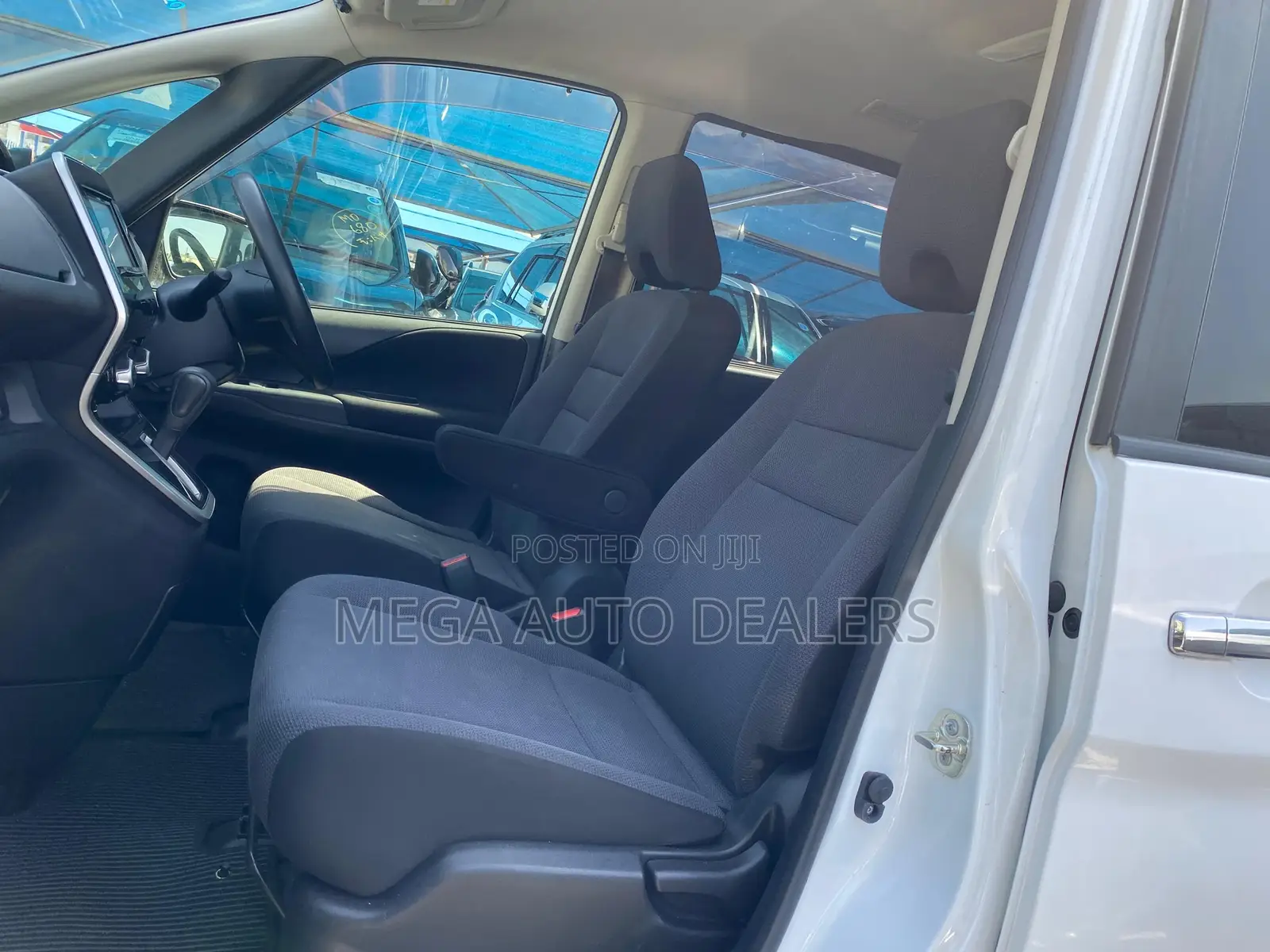 Nissan Serena 2018 White