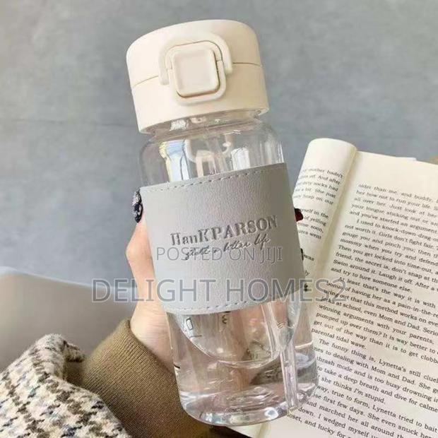 Acrylic Water Bottle.
With Straw_nje