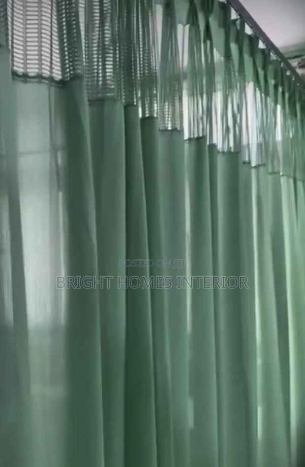 Jungle Green Clinic Beds Curtain With Ventilation