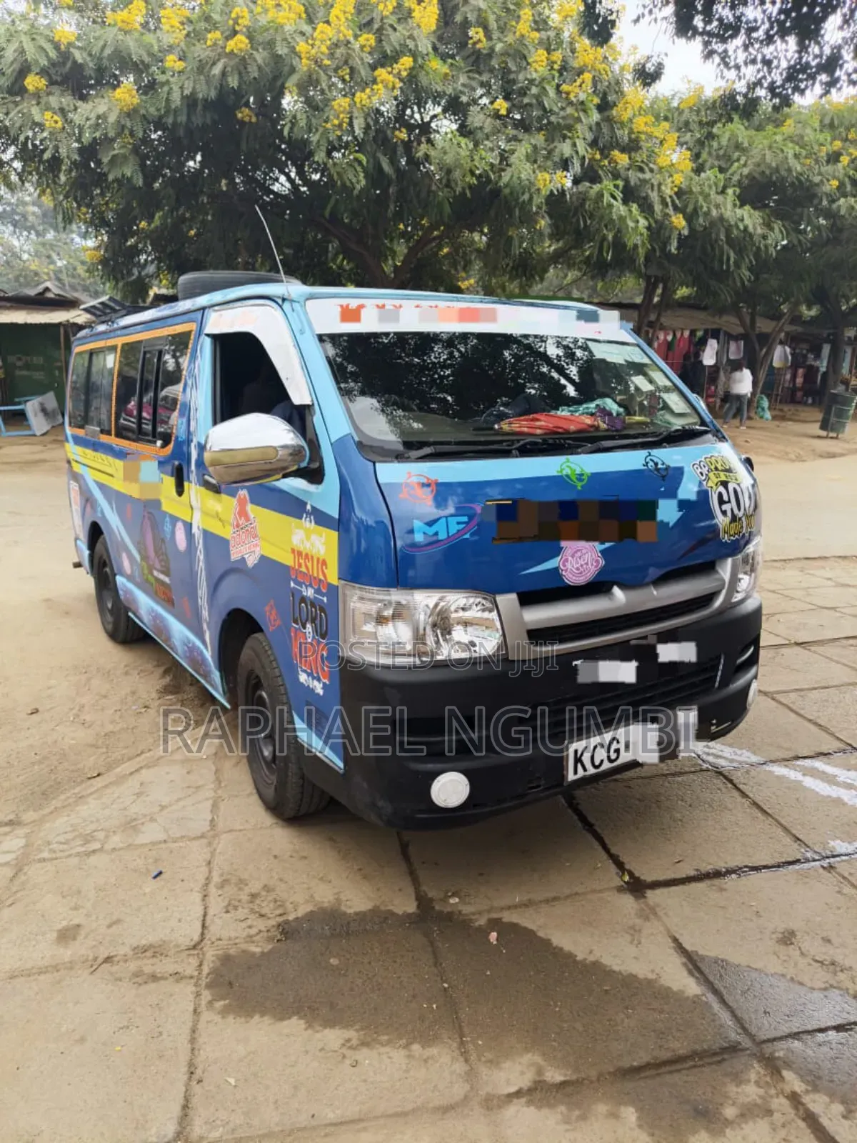 Toyota Regius 2009 Blue