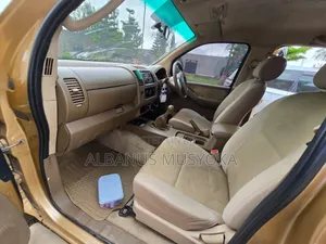 Nissan Navara 2004 Gold