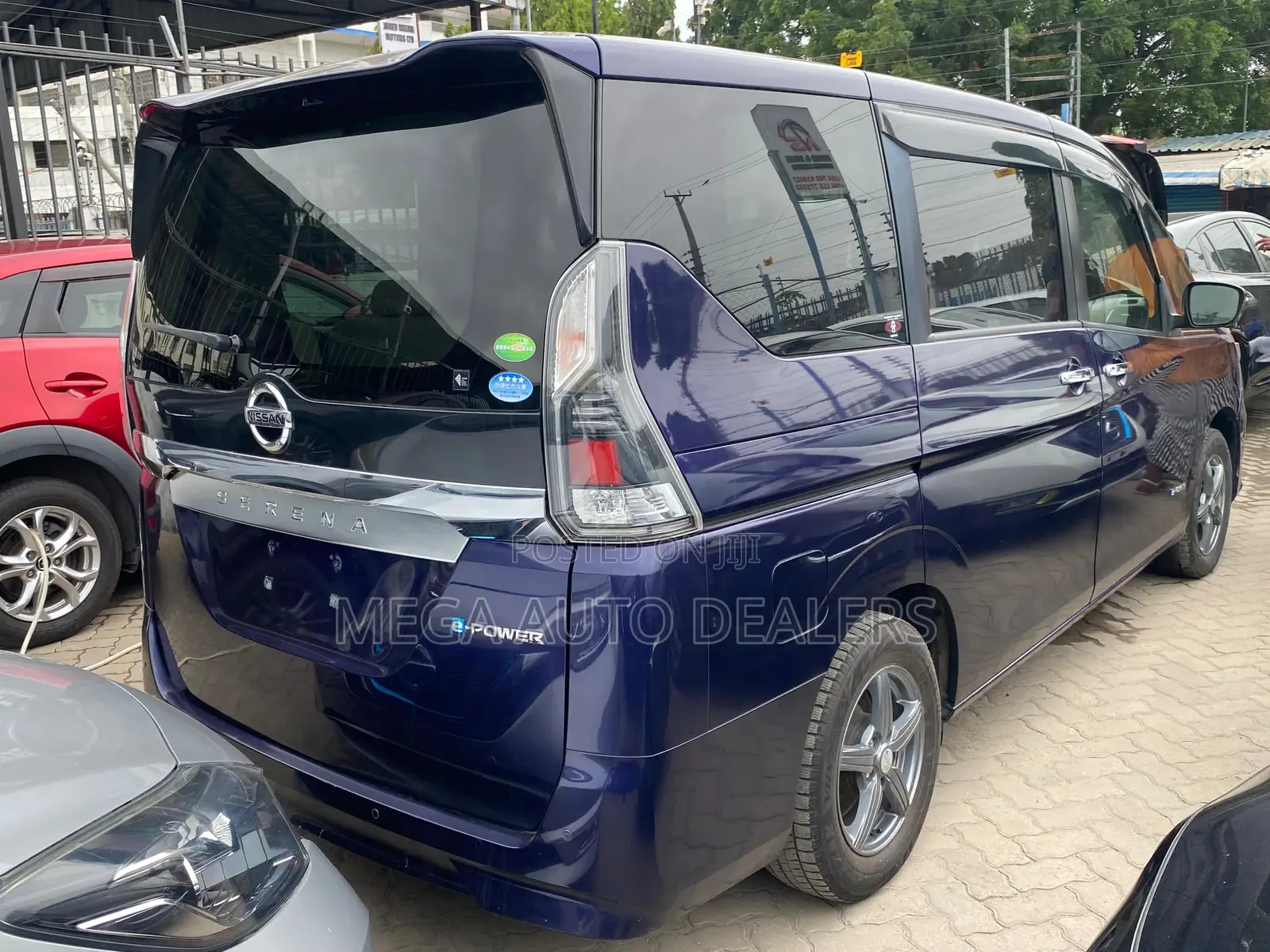 Nissan Serena 2018 Blue