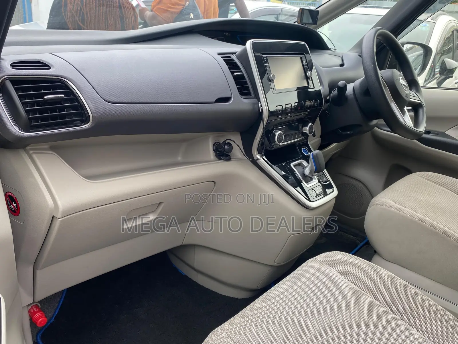 Nissan Serena 2018 Blue