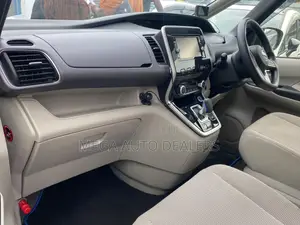 Nissan Serena 2018 Blue