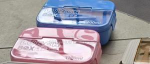 Multi-Compartment Plastic Bento Lunch Boxes." - thumbnail 2