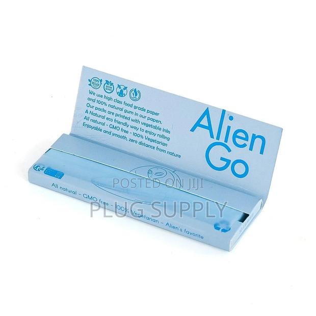 Alien Go 1 1/4 Size Blue Rolling Papers - thumbnail 3