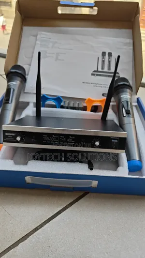 Shure Professional-Grade Uhf Dual-Channel Wireless Microphone