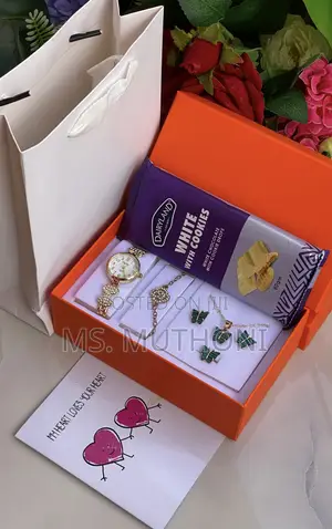  Cardburys Accessories Valentines Ladies Gift Set 