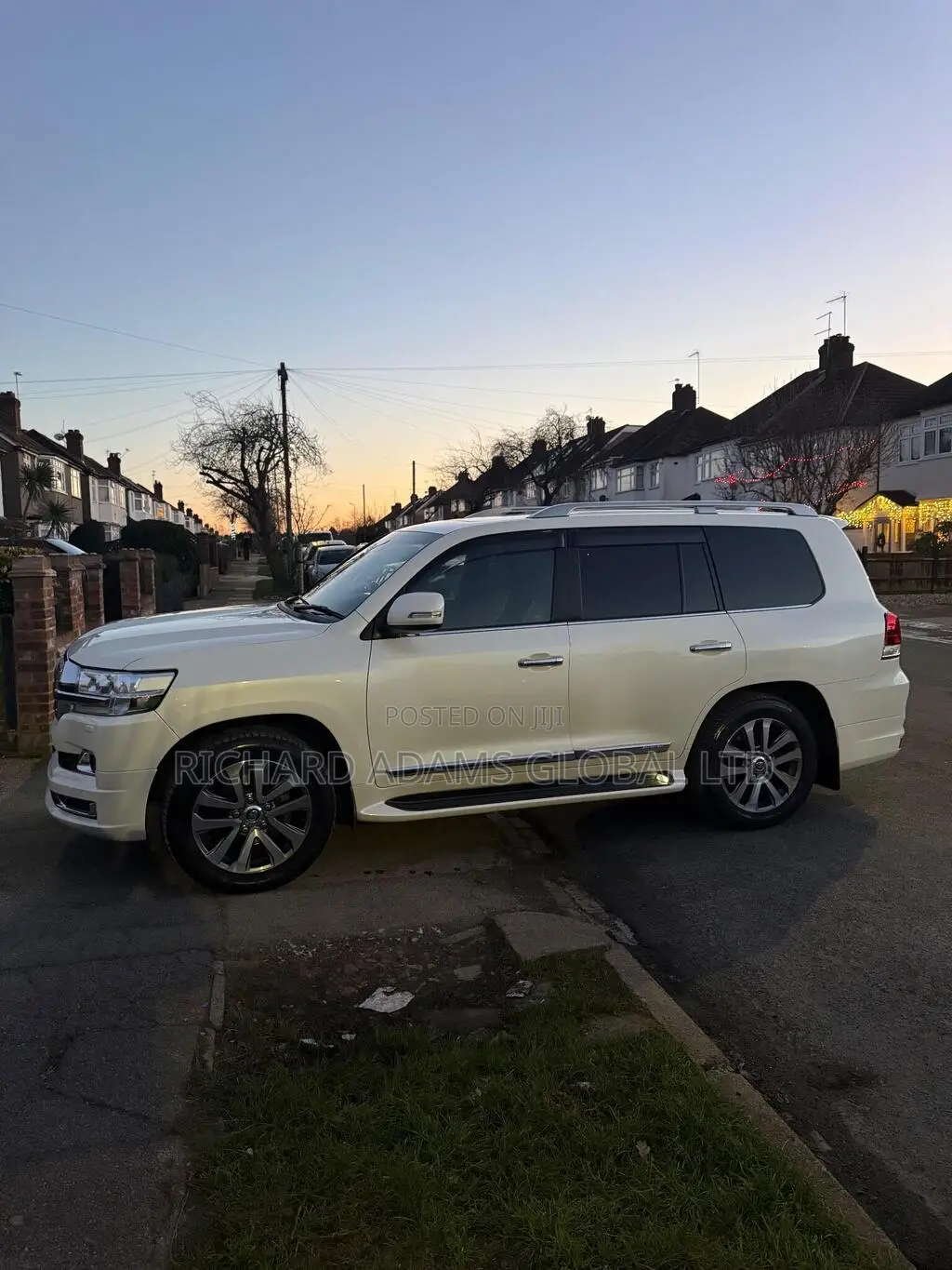 Toyota Land Cruiser LC300 2024 White