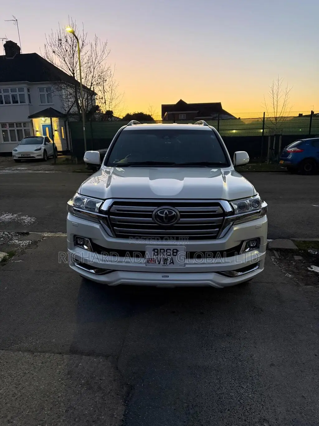 Toyota Land Cruiser LC300 2024 White