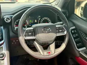 Toyota Land Cruiser LC300 2022
