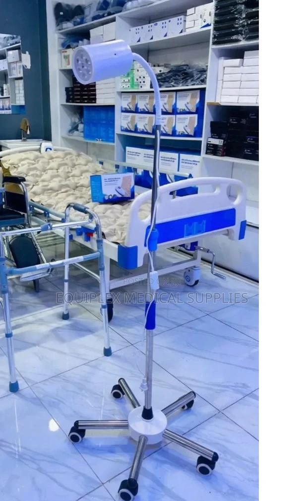 Led Examination Light / Surgical Examination Light With Castors - main view